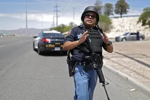 Xả súng kinh hoàng tại Siêu thị Walmart, 18 người chết