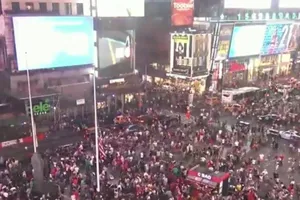 Dân Mỹ hoảng loạn bỏ chạy vì lầm tiếng pô xe là tiếng súng