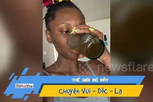 Cô gái uống nước tiểu của mình để tăng cường sức khỏe