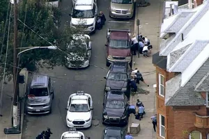 Đấu súng quyết liệt ở Philadelphia, sáu cảnh sát bị thương