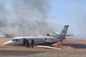 Mỹ: Máy bay bốc cháy khi vừa cất cánh