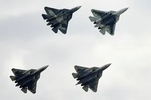 Chiêm ngưỡng màn nhào lộn trên không ngoạn mục của Su-57