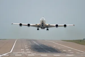 Máy bay Mỹ thiệt hại 2 triệu USD vì đâm phải chim trời