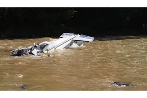 Máy bay Mexico rơi, năm người thiệt mạng