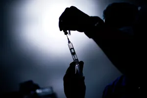 Pakistan: 900 trẻ nhiễm HIV nghi do bác sĩ dùng chung kim tiêm