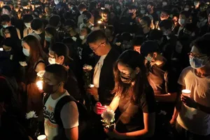 Người Hong Kong tưởng niệm sinh viên chết trong biểu tình