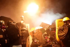 Quốc hội Mỹ thông qua dự luật Hong Kong, ông Trump gặp khó