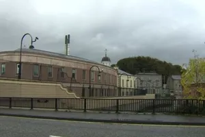 Anh bắt người Việt nghi nhận 8 tỉ đồng cần sa qua bưu điện