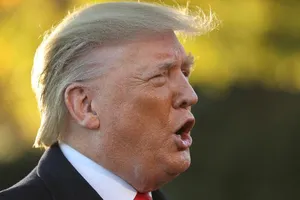 Ông Trump giận dữ đăng nhiều tweet lúc nửa đêm