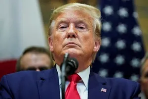 Nhà Trắng hoãn viện trợ Ukraine 90' sau cuộc gọi của ông Trump