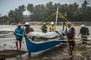 Dân Philippines đón Giáng sinh bằng cá hộp, mì gói do bão