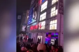 Hai người tử vong vì bị người nhảy lầu tự tử rơi trúng