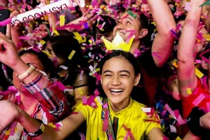 Người dân Philippines vui mừng đón năm mới. Ảnh: REUTERS