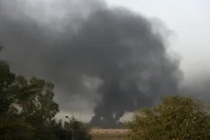 Nhiều tên lửa rơi gần sứ quán, căn cứ quân sự Mỹ