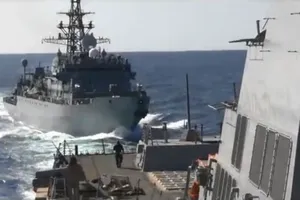 Tàu chiến Nga suýt va chạm tàu khu trục Mỹ trên biển Arab