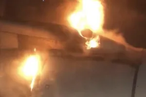 Máy bay Iran hạ cánh khẩn vì động cơ bốc cháy ngùn ngụt