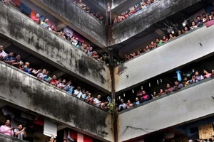 Ấn Độ phong tỏa 75 khu vực, 1,3 tỉ người chịu giờ giới nghiêm