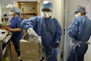 Số người chết vì COVID-19 ở Pháp vượt mốc 10.000 