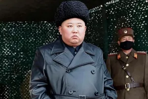 Lãnh đạo Triều Tiên Kim Jong-un thị sát diễn tập quân sự hồi đầu tháng ba. Ảnh: KCNA