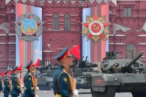 Xe tăng chiến đấu chủ lực T-14 Armata của Nga tiến vào Quảng trường Đỏ trong cuộc diễu hành Ngày Chiến thắng ở thủ đô Moscow. Ảnh: Alexey Kudenko/SPUTNIK