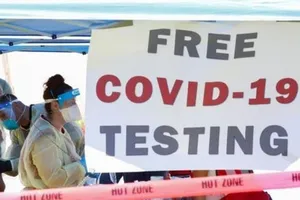 Điểm xét nghiệm COVID-19 miễn phí ở TP Denver, bang Colorado, Mỹ. Ảnh: REUTERS