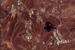 Hình ảnh từ vệ tinh chụp nơi xảy ra vụ nổ hôm 26-6. Ảnh chụp màn hình báo SOUTH CHINA MORNING POST/AP