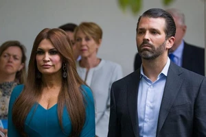 Con trai Tổng thống Mỹ Donald Trump Jr. và bạn gái Kimberly Guilfoyle - Ảnh: AP
