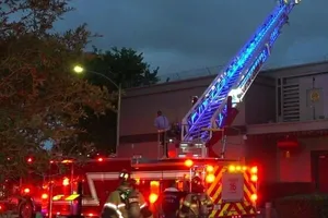 Xe cứu hỏa được điều động tới Tổng lãnh sự quán Trung Quốc tại thành phố Houston, bang Texas. Ảnh: TWITTER/KPRC2TULSI/SCMP