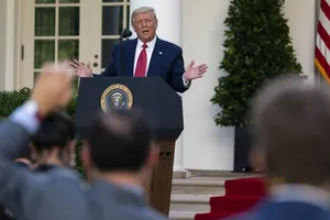 Ông Trump cũng lập luận rằng các quốc gia khác đã mở lại trường học một cách an toàn nên Mỹ cũng sẽ không gặp vấn đề gì. Ảnh: AP/EVAN VUCCI