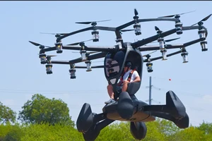 Lầu Năm Góc thử nghiệm xe hơi bay chạy bằng điện