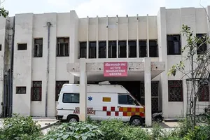 Nữ bệnh nhân COVID-19 bị tài xế xe cấp cứu cưỡng hiếp