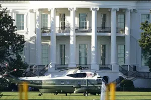 Ông Trump được chuyển đến bệnh viện sau khi sốt cao