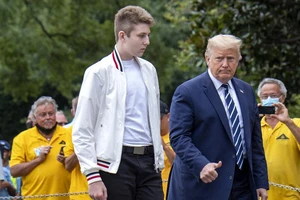 Quý tử ông Trump cũng bị nhiễm COVID-19