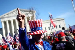 Hàng ngàn người xuống đường biểu tình, ủng hộ Tổng thống Trump