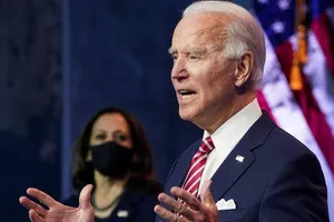 Ông Biden: 'Ông Trump làm người Mỹ sợ tiêm vaccine COVID-19'