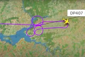 Hai phi công bị điều tra vì vẽ hình 'của quý' trên bầu trời