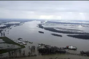 Vệ tinh NASA cho thấy nhiều dòng sông Mỹ liên tục đổi màu