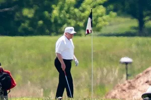Ông Trump đi chơi golf ngày đầu tiên sau khi rời Nhà Trắng