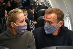 Nga phá cửa, khám xét nhà của ông Navalny