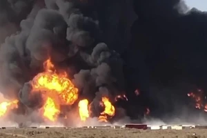 500 phương tiện bốc cháy ngùn ngụt sau khi xe bồn phát nổ