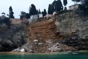 Sạt lở nghĩa trang 100 năm, 200 quan tài trôi xuống biển