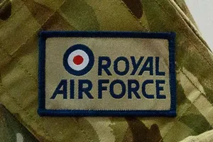 Một phi công hoàng gia Anh bị tấn công tình dục 