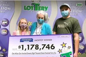 Đánh rơi tờ vé số trúng giải triệu USD trong bãi xe