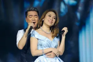 Dàn sao 'khủng' về quê, hát mừng Đà Nẵng 20 mùa hoa