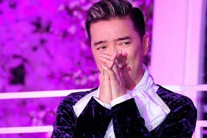 Đàm Vĩnh Hưng mời chủ nợ đến nhà để trả nợ cho mẹ