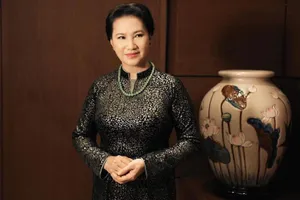 Chủ tịch Quốc hội Kim Ngân trong áo dài Võ Việt Chung