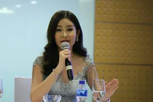 Tân hoa hậu tháo mũi: Nguyễn Thị Thành không tháo răng