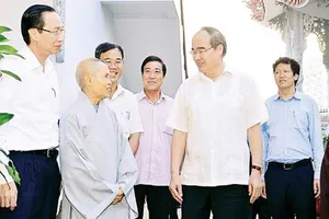 Bí thư Nguyễn Thiện Nhân thăm cơ sở tôn giáo ở Thủ Thiêm