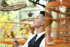 Đức Tuấn nhắn fan bóng đá qua MV triệu views 'Ly rượu mừng'