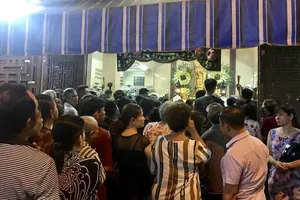 Đổ xô đến chùa Ấn Quang không phải viếng đám tang Anh Vũ